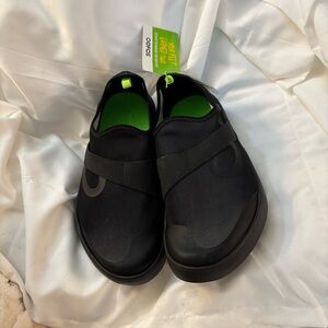 OOFOS Men’s Black OOmg athletic shoes NWT
